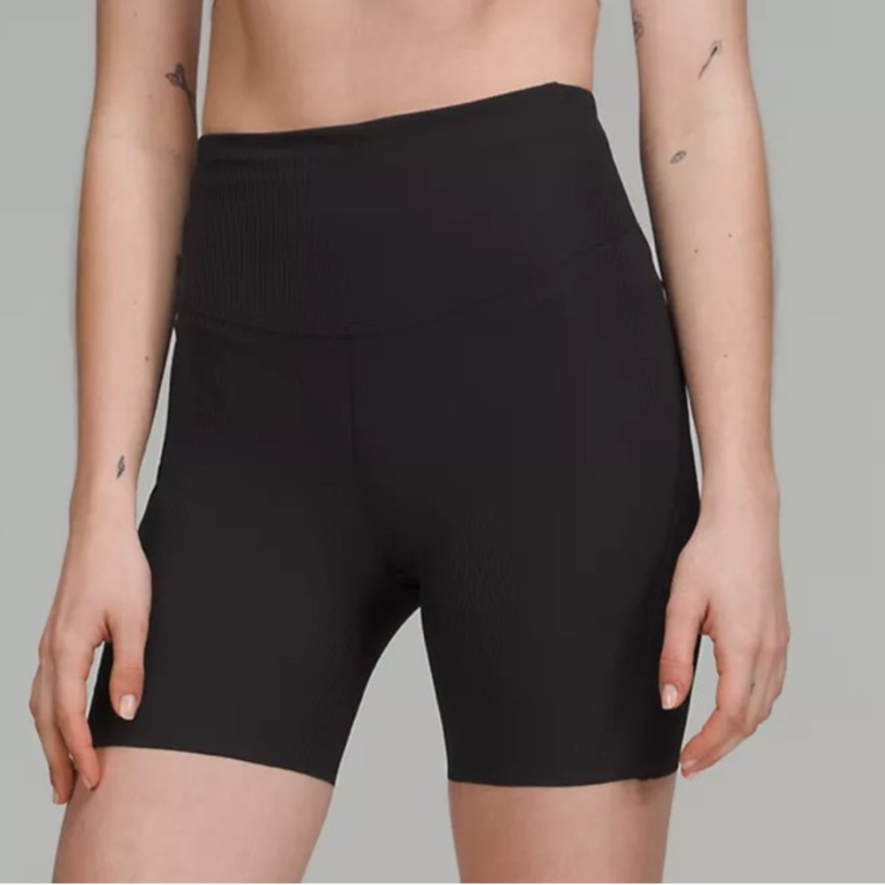 Base Pace Ribbed High-Rise Short 6"